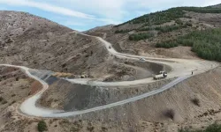 Yalvaç’ta Sağır–Karamık Çay Yolu Yoğun Yağış Nedeniyle Trafiğe Kapatıldı