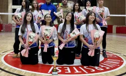 32 Akademi Voleybolda Çifte Gurur Yaşattı