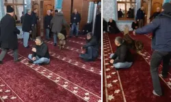 Bir anda camiye daldı! Cemaatin yarısı kaçtı, yarısı kahkahaya boğuldu