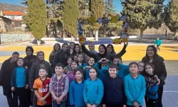 Isparta'da Gençlerden Çocuklara Anlamlı Hediye