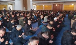 SDÜ İlahiyat Fakültesi Camisi’nde Deprem Şehitleri İçin Hatim Programı Düzenlendi