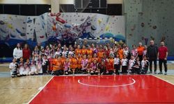 Şampiyon Yedişehitler Ortaokulu