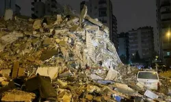 İstanbul Fatih'te 2 bina çöktü! Enkazdaki 9 kişi de sağ olarak kurtarıldı