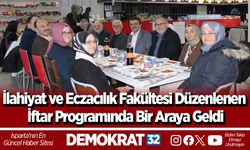 İlahiyat ve Eczacılık Fakültesi Düzenlenen İftar Programında Bir Araya Geldi