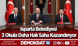 Isparta Belediyesi 3 okula daha halı saha kazandırıyor