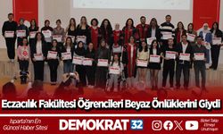 Eczacılık Fakültesi Öğrencileri Beyaz Önlüklerini Giydi