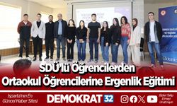 SDÜ’lü Öğrencilerden Ortaokul Öğrencilerine Ergenlik Eğitimi