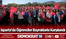 Isparta'da Öğrenciler Bayraklarla Karşılandı