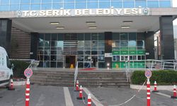 Serik Belediye binasına silahlı saldırı: Şüpheli yakalandı