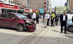 Motosiklet İle Otomobil Çarpıştı Şans Eseri Yaralanan Olmadı