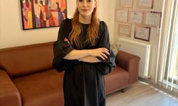 SOSYAL MEDYA ERGENLERDE ÖZGÜVENİ ZEDELİYOR