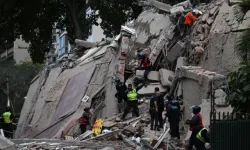 7,5 Etkisinde Deprem