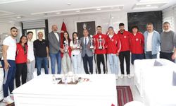 Türkiye Dereceleri Elde Eden SDÜ’lü Sporcular Rektör Saltan’ı Ziyaret Etti