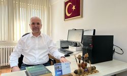 YAPAY ZEKÂ İŞLERİ YOK ETMİYOR, YENİDEN ŞEKİLLENDİRİYOR