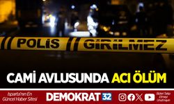 CAMİ AVLUSUNDA ACI ÖLÜM