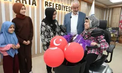 HATİCE’NİN YÜZÜNÜ GÜLDÜREN HEDİYE