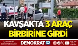 KAVŞAKTA 3 ARAÇ BİRBİRİNE GİRDİ