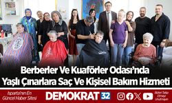 Berberler Ve Kuaförler Odası’nda Yaşlı Çınarlara Saç Ve Kişisel Bakım Hizmeti