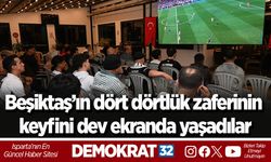 Beşiktaş’ın dört dörtlük zaferinin keyfini dev ekranda yaşadılar