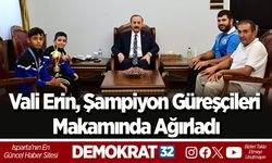 Vali Erin, şampiyon güreşçileri makamında ağırladı