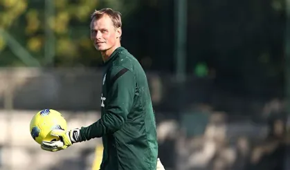 Arsenal ve Juventus'un eski kalecisi korkunç kazada hayatını kaybetti