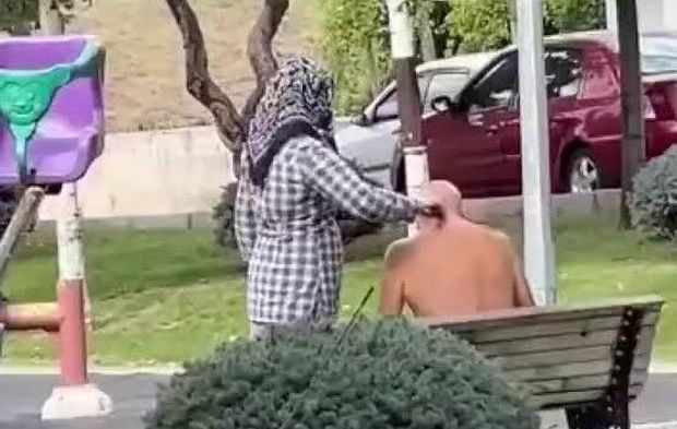 Çocuk parkında rezalet görüntüler