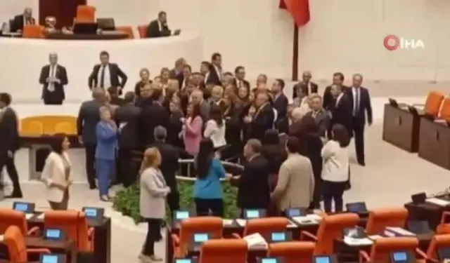 CHP’liler kürsüyü işgal etti