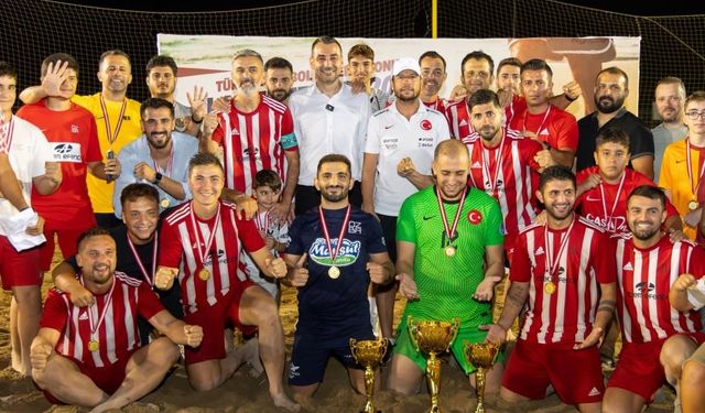 TFF Plaj Futbolu Ligi Manavgat etabında şampiyon Çimhan Sarılarspor oldu
