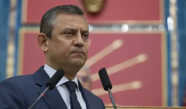 Özgür Özel'e memleketinde şok! CHP'den istifa ettiler