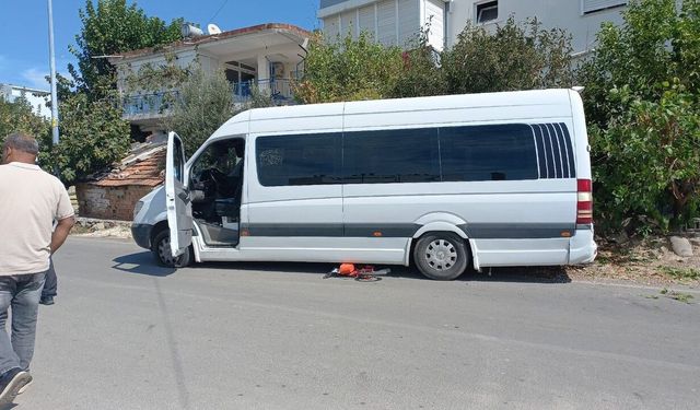 Öğrenci servisi altında kalan küçük kız ağır yaralandı