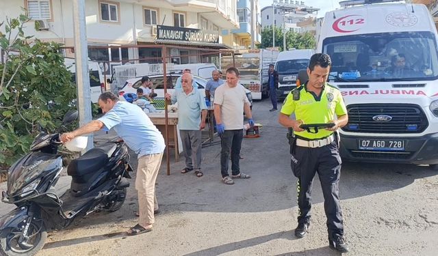 Manavgat'ta devrilen motosikletin sürücüsü yaralandı