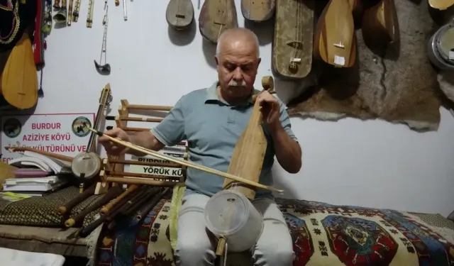 Hayatını kaybeden sanatçıların sazları "Yaşayan İnsan Hazinesi" ödüllü Bedel'e emanet