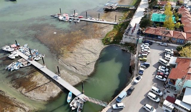 Eğirdir Gölü'nde balıkçı tekneleri karaya oturdu, balıkçılık bitme noktasına geldi