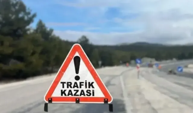 Isparta-Antalya Karayolunda Otomobil Duvara Çarptı