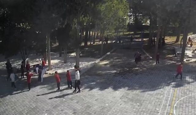 Burdur'da nefes borusuna simit takılan öğrenciye, öğretmenden Heimlich manevrası