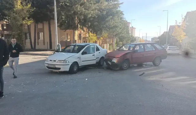 Sürücü Dikkatsizliği Kazayı Beraberinde Getirdi; 1 Yaralı