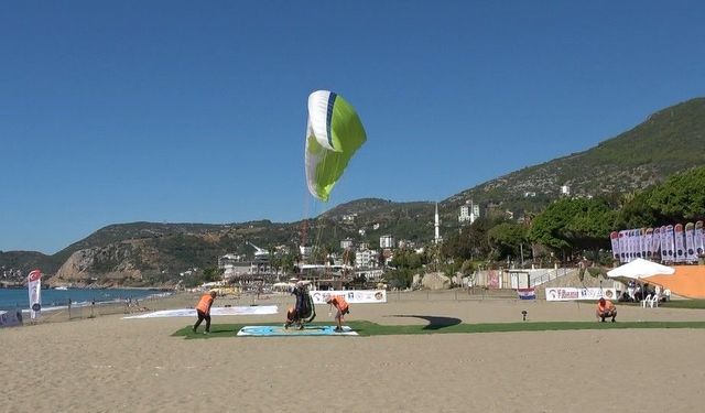 Dünya Yamaç Paraşütü Hedef Şampiyonası Alanya’da başladı
