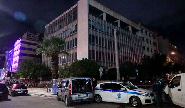 Bakanlık önünde el yapımı bomba infilak etti!