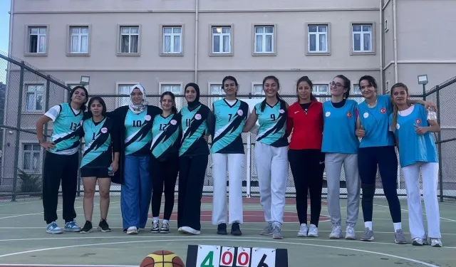 Isparta’da yurtlarda 3x3 basketbol heyecanı