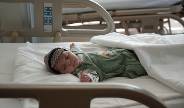 10 aylık Mahmoud'un Filistin'den Antalya'ya zorlu karaciğer nakil yolculuğunda mutlu son