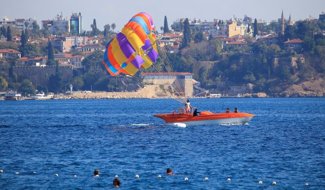 Türkiye kışı yaşarken Antalya'da yazdan kalma günler