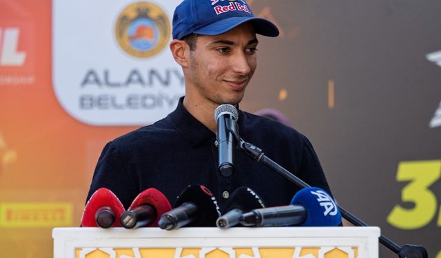 3'üncü kez Dünya Şampiyonu olan Toprak Razgatlıoğlu, memleketi Alanya'da coşkuyla karşılandı