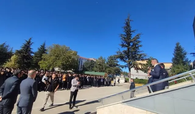 Isparta’da Öğrencilere Deprem Tahliye Tatbikatı Yapıldı