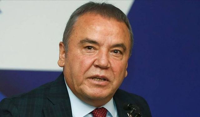 Muhittin Böcek acil olarak hastaneye sevk edildi!