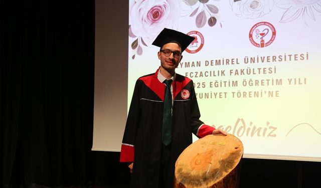 SDÜ Eczacılık Fakültesi Mezunu Türkiye Genelinde İlk 10’da Yer Aldı