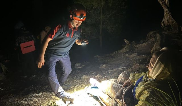 Antalya’da dağlık alanda mahsur kalan Ukraynalı kadın kurtarıldı