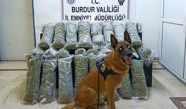 Burdur'da 36 kilo skunk maddesi ele geçirildi, operasyon görüntülüleri film sahnelerini aratmadı