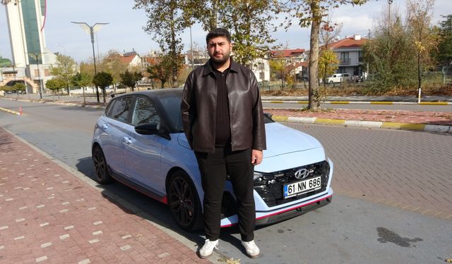 Kadın şoförün kullandığı otobüsün önünü kesen genç, "maganda" ilan edilmesine tepki gösterdi