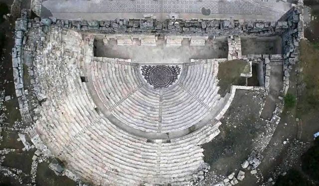 Medusa mozaiği kış şartları için korumaya alındı