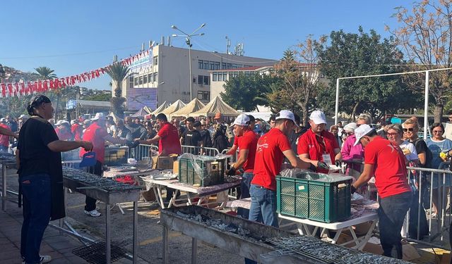 Alanya'da geleneksel hamsi festivali başladı 7 ton hamsi ücretsiz dağıtılacak